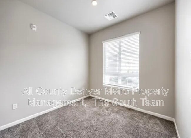 Building Photo - 6153 N Ceylon St