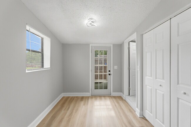 Building Photo - 6766 Londonbridge Ln