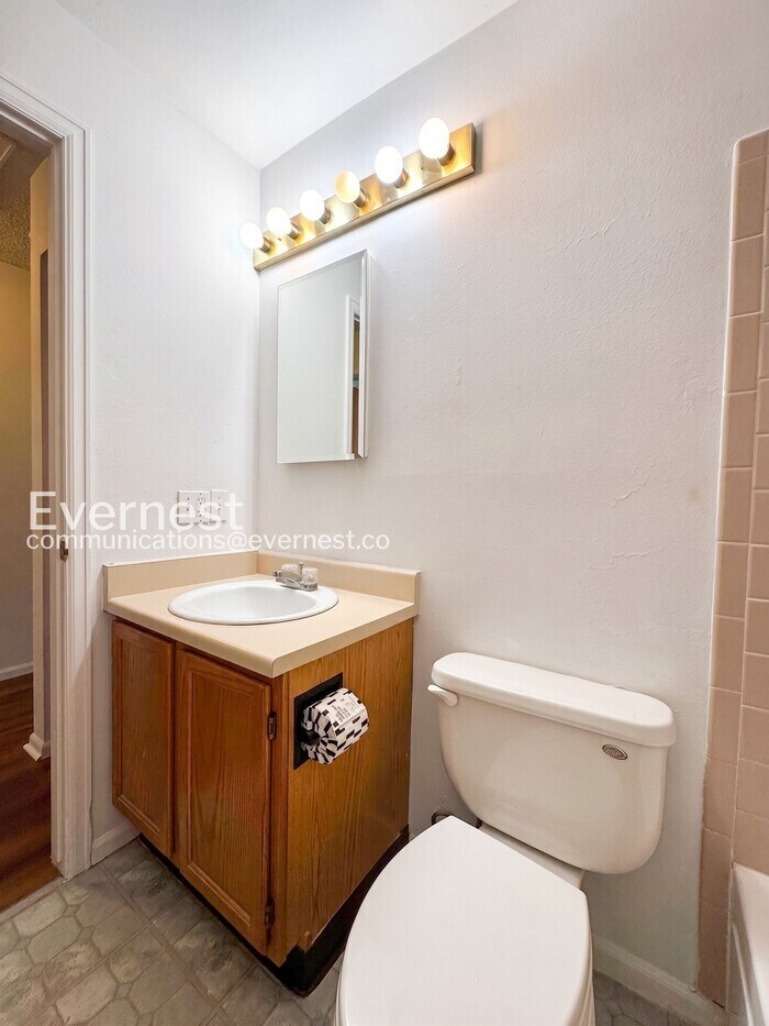 Building Photo - 5042 E 112th Pl