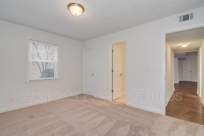 Building Photo - 2905 Arrowhead Dr