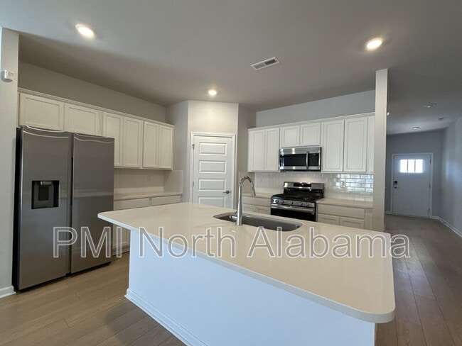 Building Photo - 280 Shangrila Wy