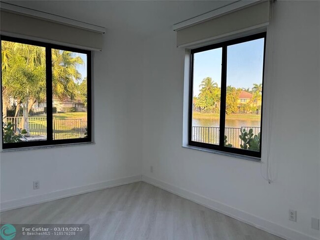 Building Photo - 2550 Jardin Terrace