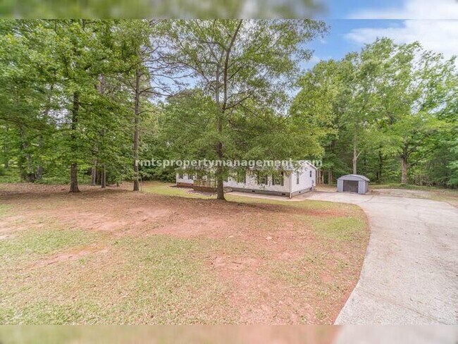 Building Photo - A COUNTRY DREAM! 4BR, 2BATH MANUFACTURED HOME, $1650./month