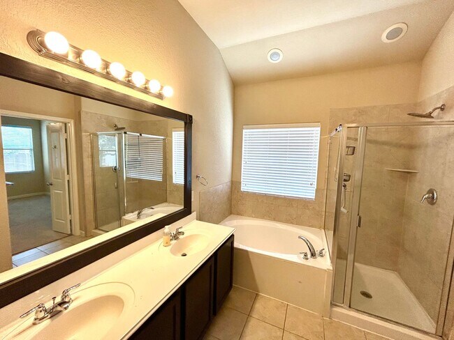 Building Photo - **APPLICATION RECEIVED** Modern Home with Fenced Backyard, Community Pool & Playground!