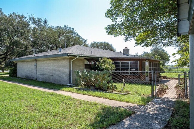 Building Photo - 101 Co Rd 291