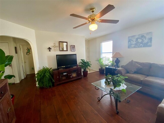 Building Photo - 14420 Cummins Way