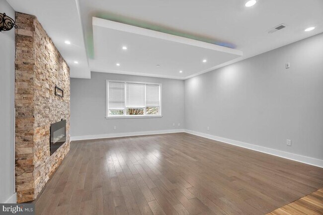 Building Photo - 2562 Frankford Ave