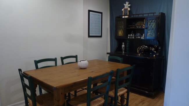 Building Photo - 2047 Ivar Ave