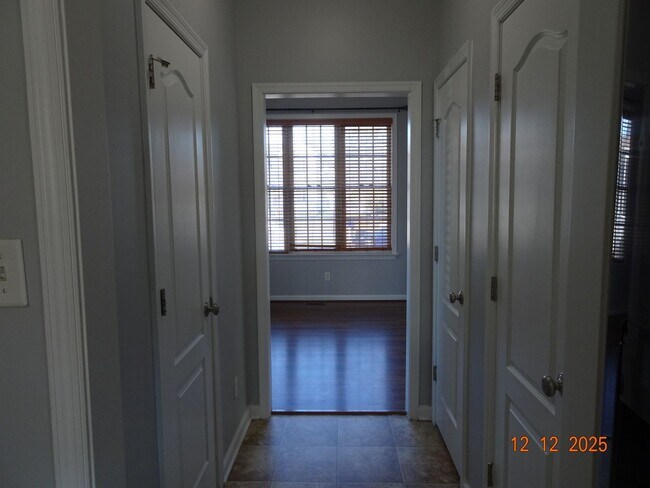 Building Photo - 3 Bedrooms, 2.5 Bathrooms Single Family Home