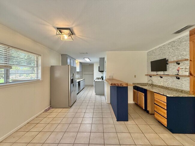Building Photo - 7618 Brookhollow Dr
