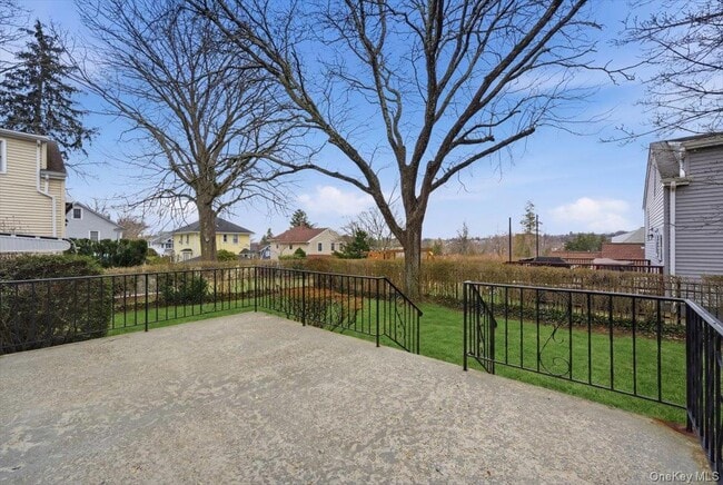 Building Photo - 73 Ewart St