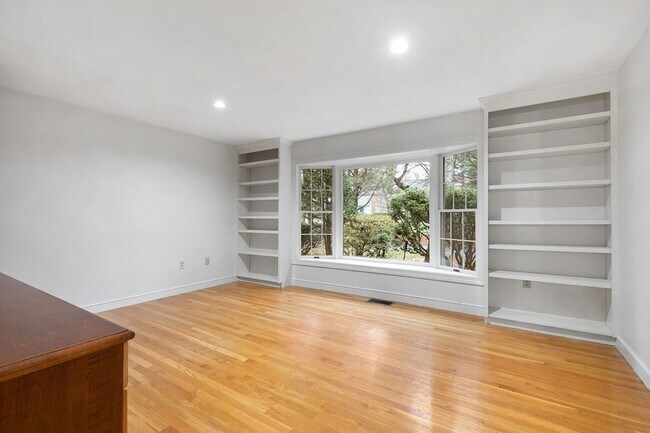 Building Photo - 1 Sutton Pl