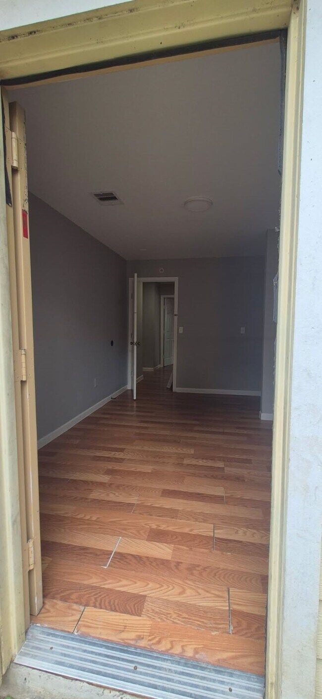 Building Photo - 9307 Coffee St