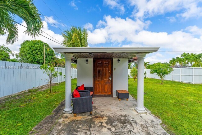 Building Photo - 4301 SW 85th Ave