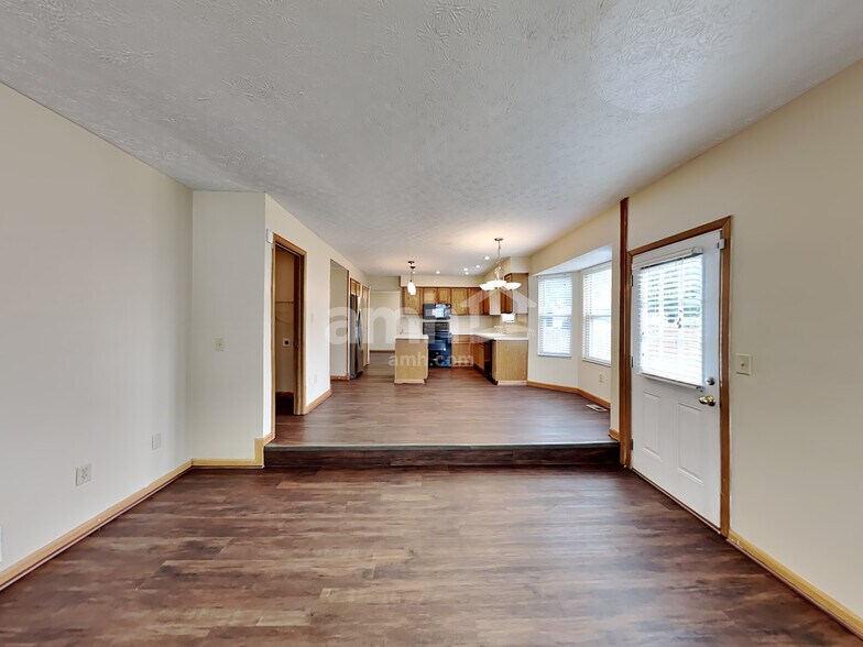 Building Photo - 8438 Lucerne Dr