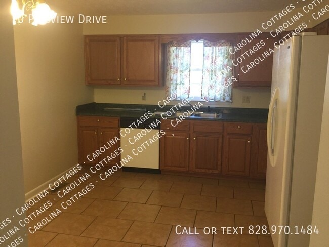 Building Photo - 70 Pine View Dr