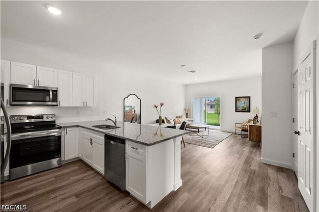 Building Photo - 716 Gordon Ave S