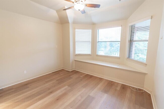 Building Photo - 10500 Avery Club Dr