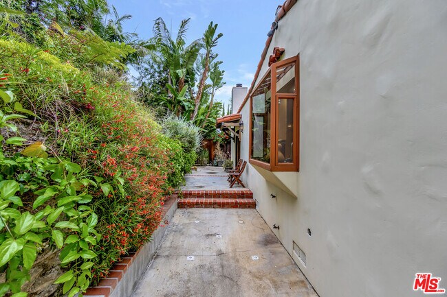 Building Photo - 3425 Oak Glen Dr