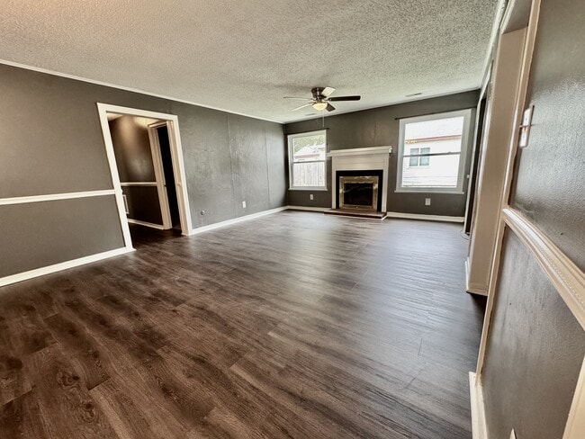 Building Photo - 1417 Goldfinch Ln