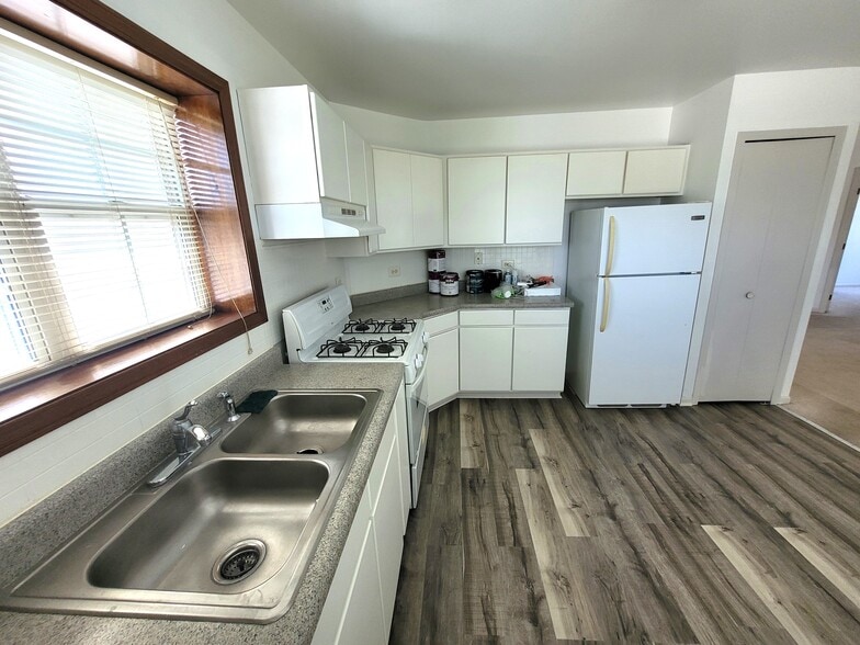 Building Photo - 321 Sheffield Dr