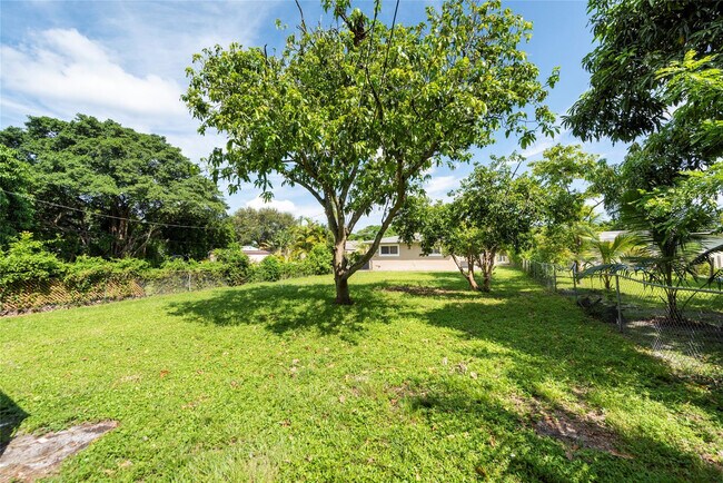 Building Photo - 2726 Adams St