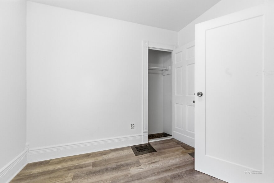 Building Photo - 107 Charles Ave