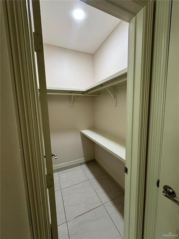 Building Photo - 304 S Ridge Ln