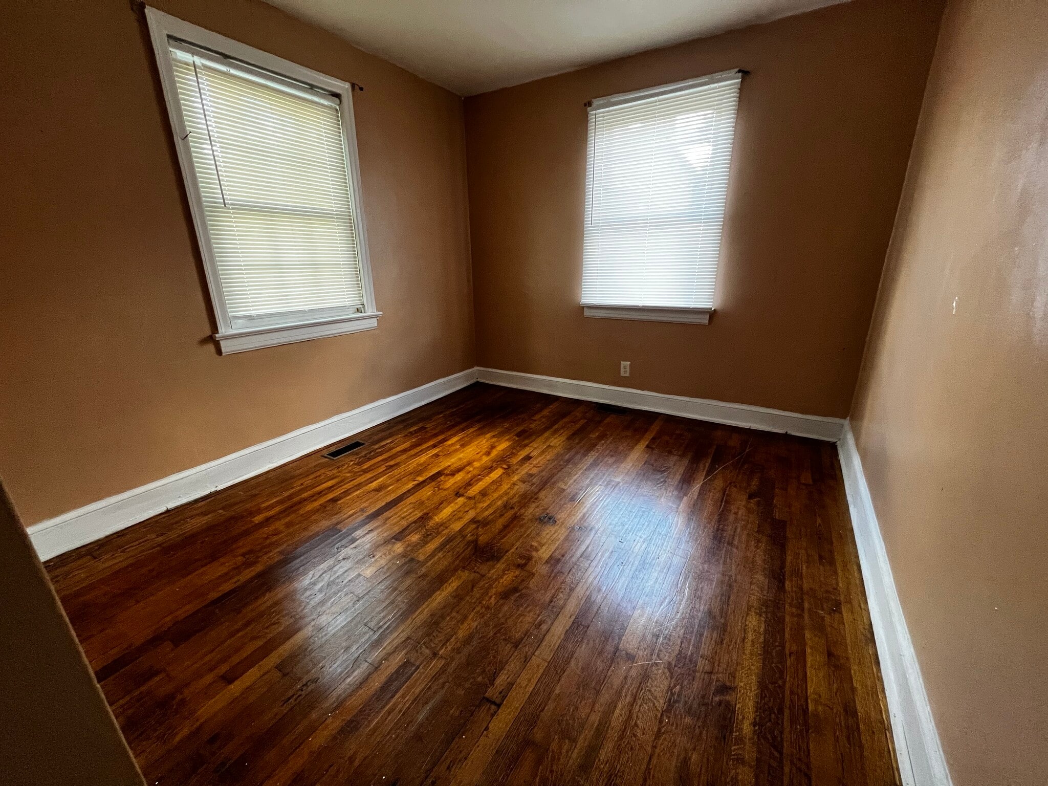 Building Photo - 728 Harrison Ave NW