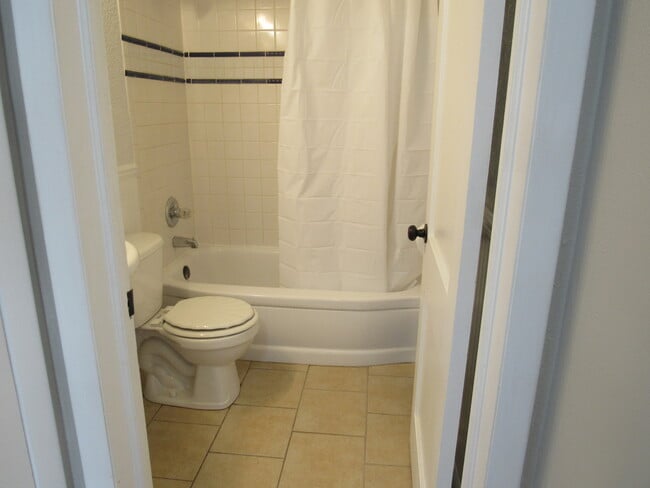 Building Photo - 5022 N Belmont Pl