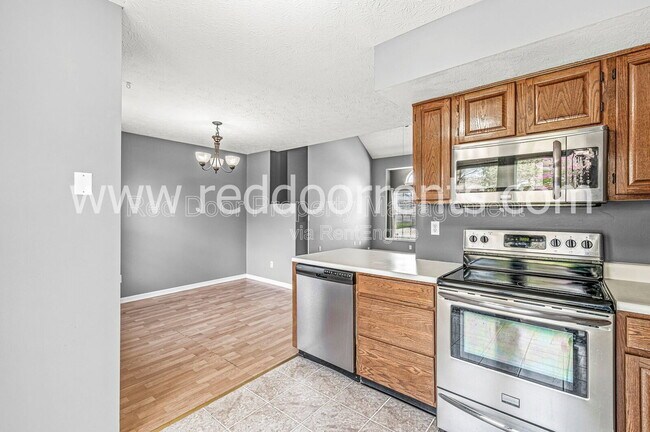 Building Photo - 1522 Lake Point Ln N