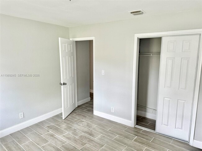 Building Photo - 2600 NE 8th Ave