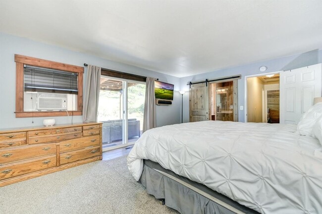 Building Photo - 2 Bedroom Home Tucked away in the Sierras