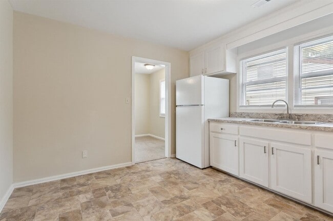 Building Photo - 4BR | 2 Full Baths | Downtown Newport News