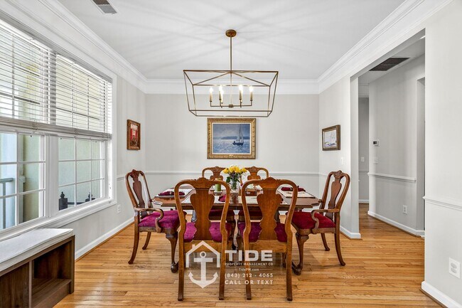 Building Photo - Spacious Retreat in Mt. Pleasant