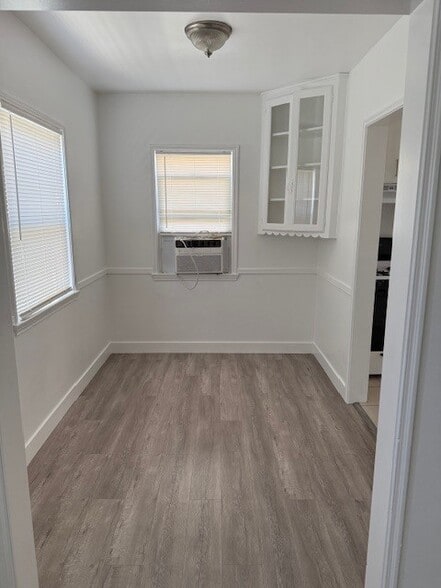 Building Photo - 428 N Glenwood Plz