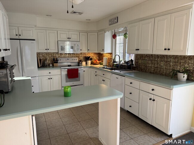 Building Photo - 15 Brookfield Dr