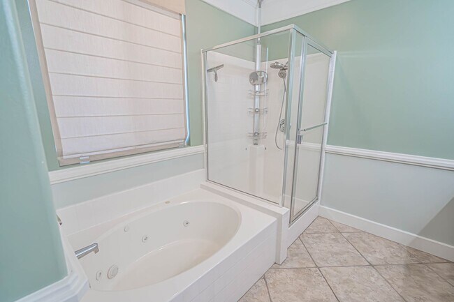 Building Photo - Single Story Pool Home for Rent in Palmdale.