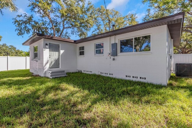 Building Photo - 2710 Boca Ciega Dr N