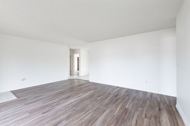 Building Photo - 3 bedroom 2 bathroom Ranch Style Home in Prescott Valley!