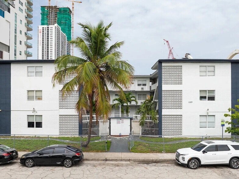 Building Photo - 1315 NE Miami Ct