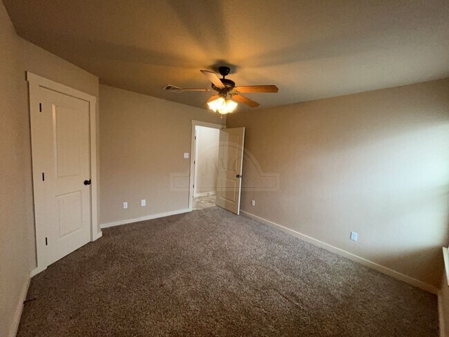 Building Photo - 3306 Lineage Loop