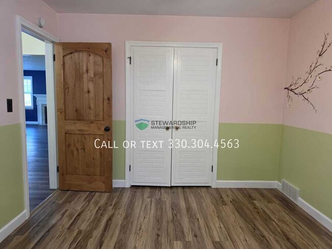 Building Photo - 1040 Stuart St NW