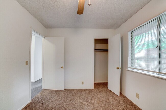 Building Photo - 4 Bed | 2 Bath | Broken Arrow | October
