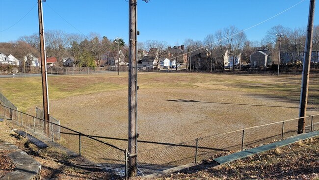 Building Photo - 10 Marion St