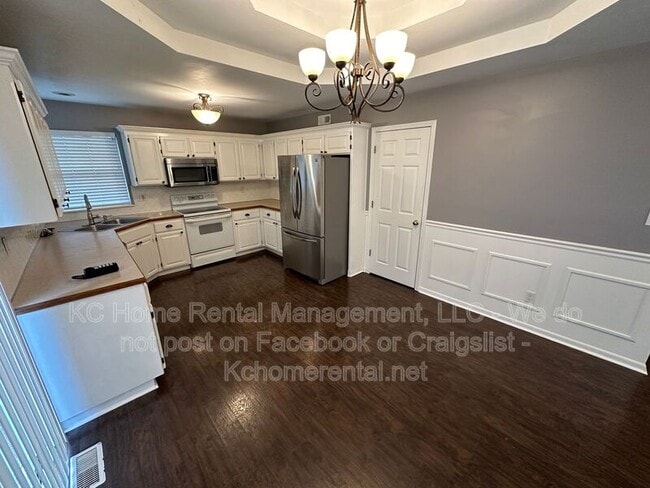 Building Photo - 625 NW Rosaceae Dr