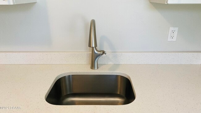 Building Photo - 914 N Wild Olive Ave