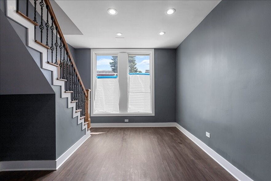 Building Photo - 2108 S Homan Ave