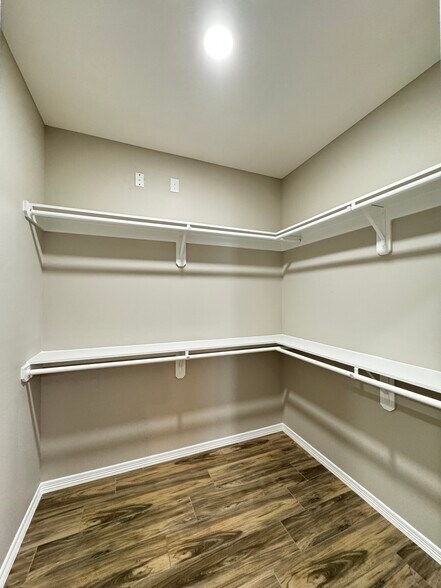 Building Photo - 4008 La Vista Ave