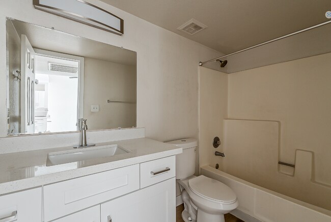 Building Photo - Beautifully remodeled 2bed/2ba Townhome - Ask about our Move-in Specials